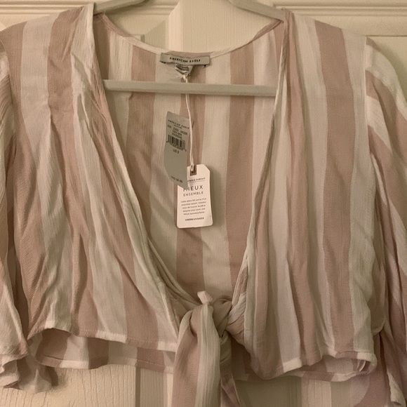 Tie Front Crop Top - Picture 3 of 5